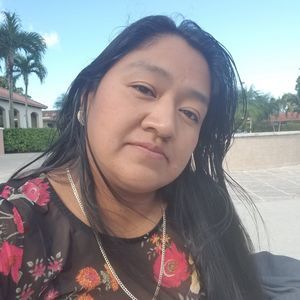 Meet your Posher, Romelia